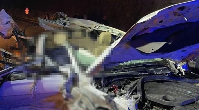 Mersin’de otomobil, park halindeki TIR’a çarptı: 1 ölü, 1 yaralı
